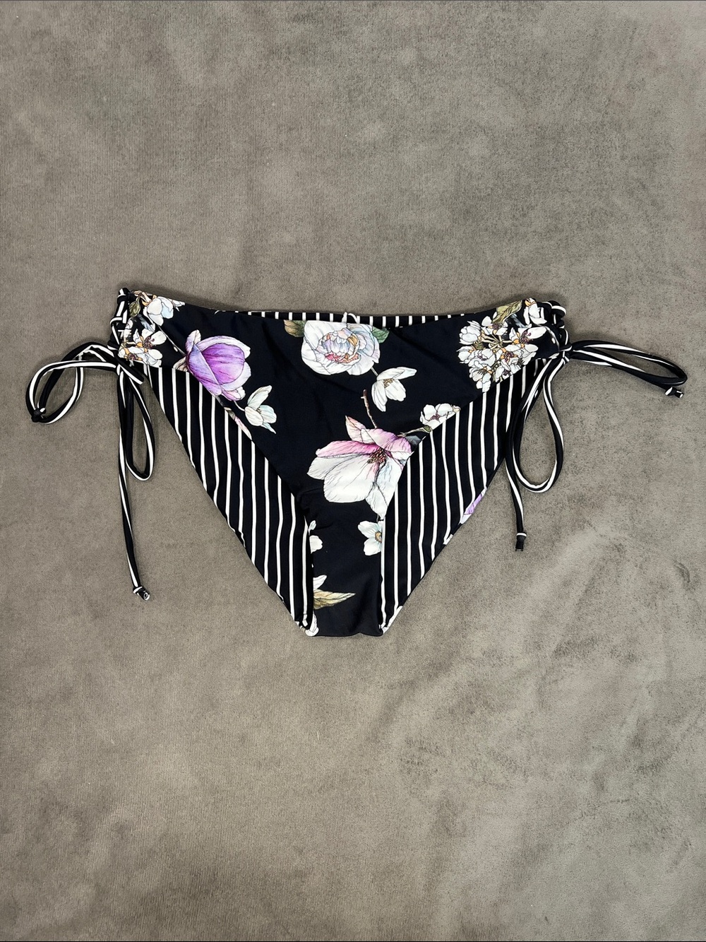 Cupshe Black & White Stripe Tie-Side Bikini Bottoms with Floral Accents MEDIUM